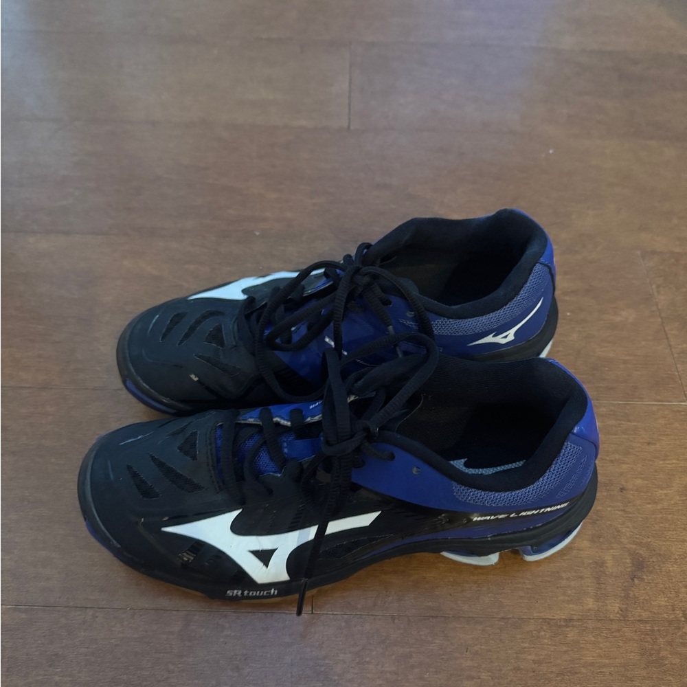 Mizuno women’s Black and Blue Athletic Shoes